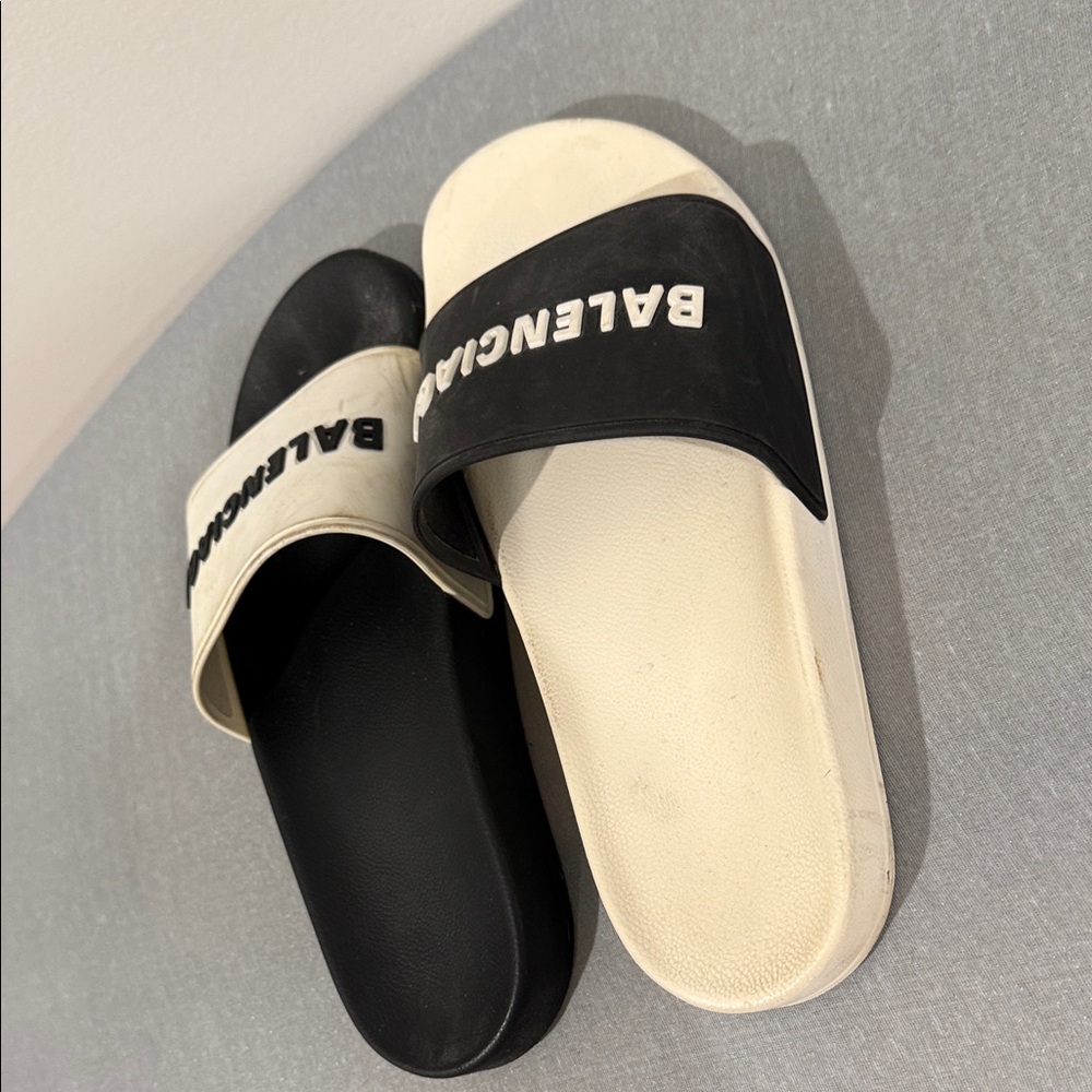 Balenciaga Dual-Tone Black and Cream Slides - Picture 3 of 8